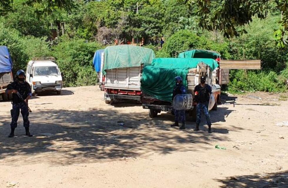 Clorinda: mercadería y diez vehículos secuestrados en la frontera