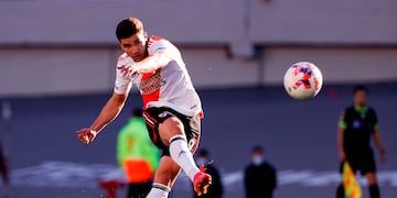 Julián Álvarez abrió el marcador del Superclásico con un golazo.