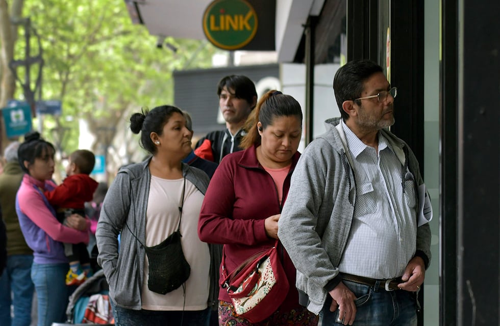 Cambian los horarios de atención en los bancos