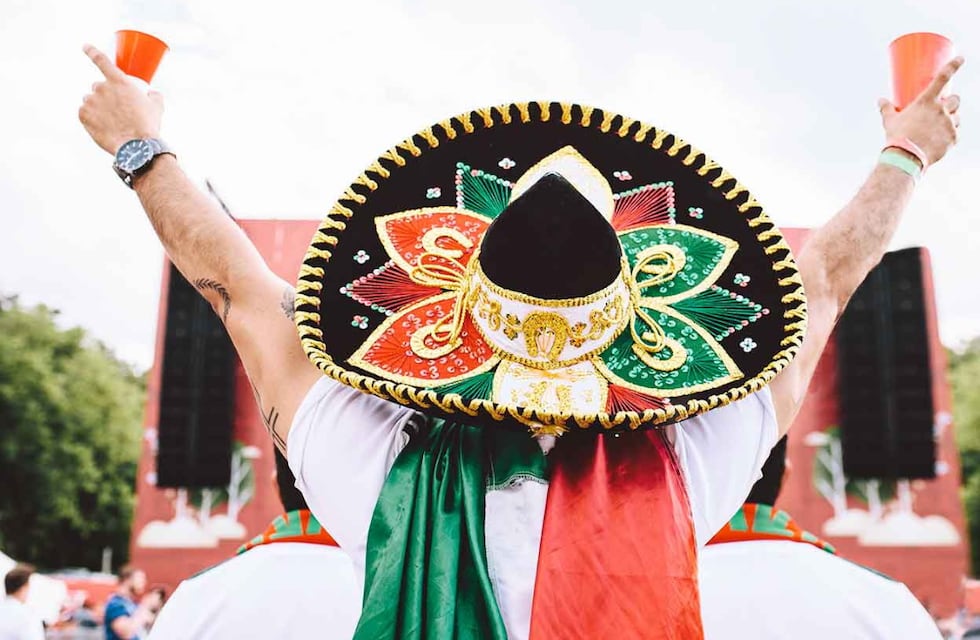 Un mexicano salió a vender comida en Mendoza, descubrió algo que le llamó la atención y su reacción se volvió viral