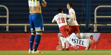 Rosario Central cae en el Gigante de Arroyito ante Bragantino (MARCELO MANERA / AFP)