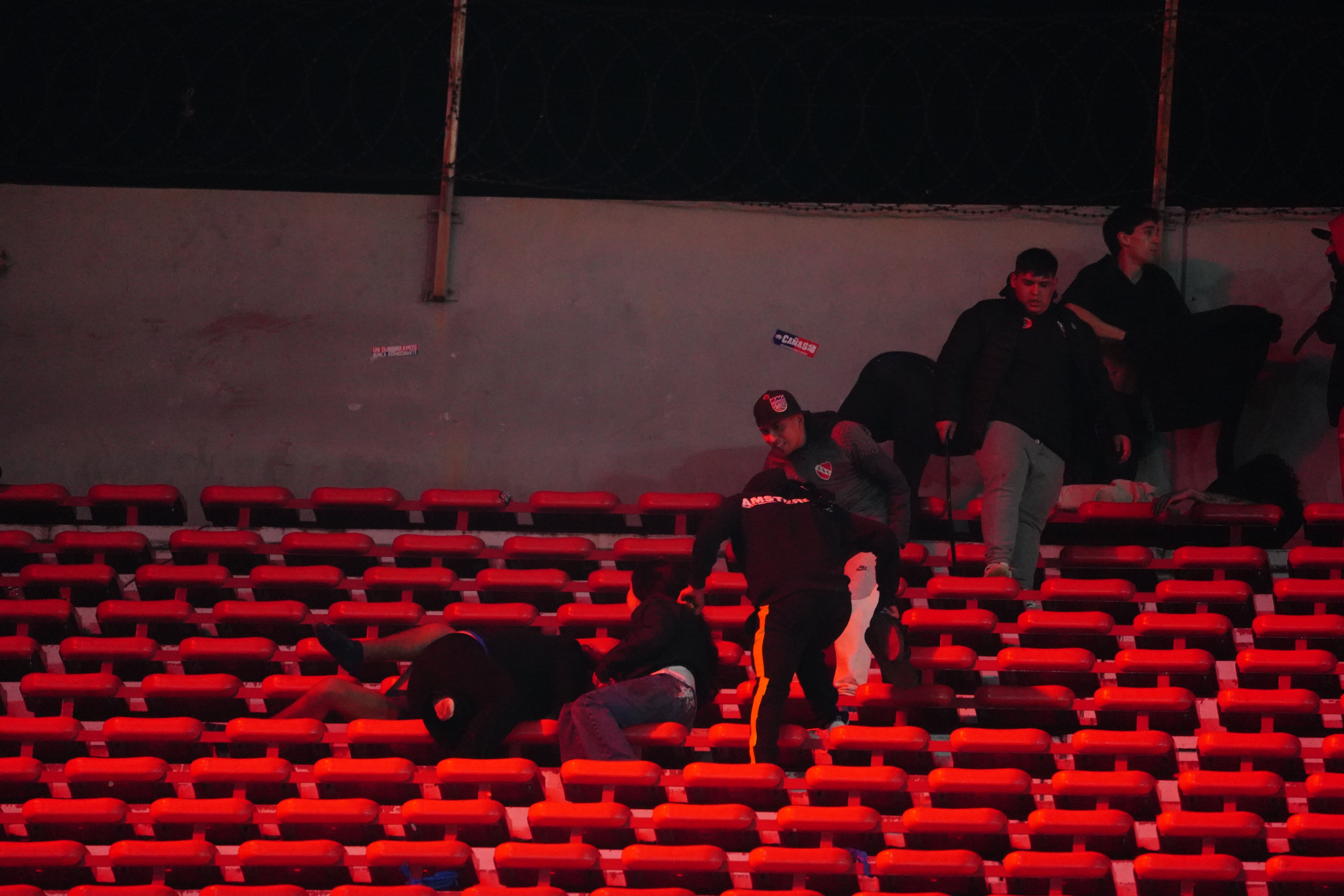 Avellaneda. Incidentes en Independiente - U. de Chile. (Clarin)
