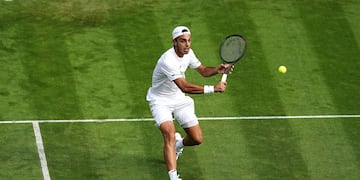 Francisco Cerúndolo se despidió de Wimbledon tras caer frente a Nadal en la cancha central del All England Club. (AP)