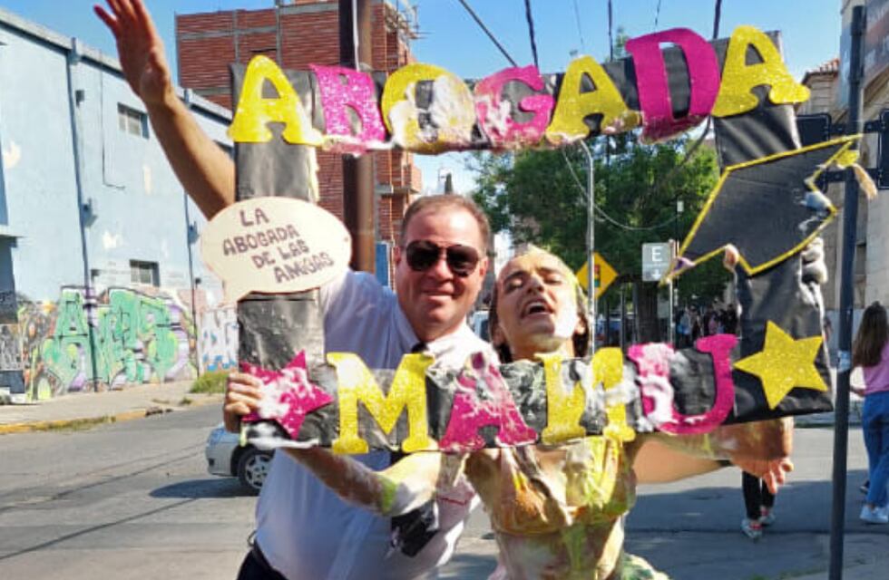 Se recibió de abogada y lo festejó con el chofer que la llevaba a Santa Fe: “Me acompañaste cinco años”