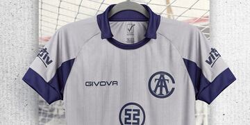 La nueva remera de Talleres, que estrenará el equipo femenino este domingo. (Prensa Talleres)