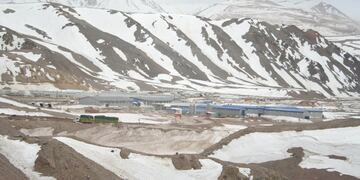 La Cámara Argentina de Proveedores Energéticos y Mineros (CARPEM) inició este lunes por la mañana un banderazo en Iglesia para reclamar contra Veladero.