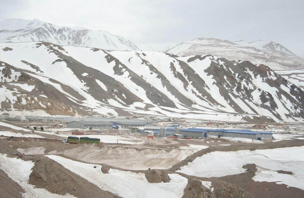 Tras el banderazo de proveedores mineros por los contratos, esperan la respuesta de Veladero