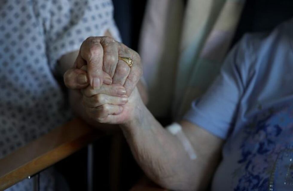 Habilitaron en Mendoza las visitas a los geriátricos