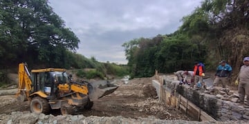 El Ministerio de Obras impulsa soluciones técnicas para estabilizar el cauce del Río Muerto.
