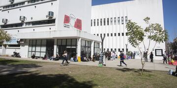 Pánico en la facultad de Humanidades de la UNLP: un alumno preso escapó y hubo disparos.