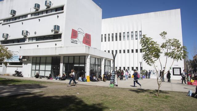 Pánico en la facultad de Humanidades de la UNLP: un alumno preso escapó y hubo disparos.