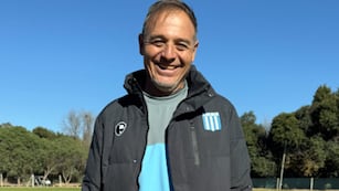 Hernán "Tota" Medina comenzó su segundo ciclo como DT de Racing de Nueva Italia (Foto: Prensa CAR).