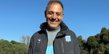 Hernán "Tota" Medina comenzó su segundo ciclo como DT de Racing de Nueva Italia (Foto: Prensa CAR).