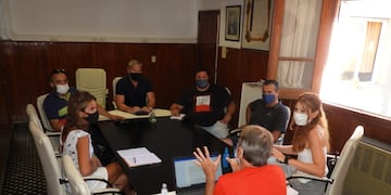 Eduardo Kocur, director de Deportes, se reunió con clubes de básquet y ligas del fútbol
