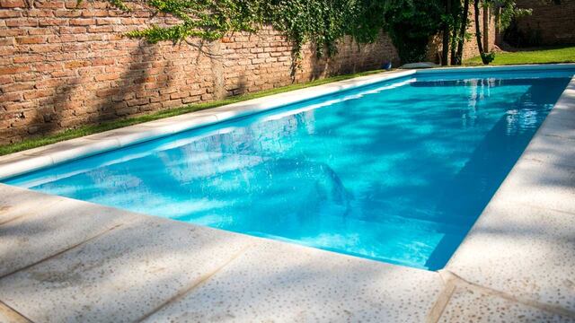 Una niña murió ahogada tras caer dentro de la pileta de su casa en Córdoba.
