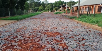 Avanzan obras de empedrado en varios barrios de Eldorado.