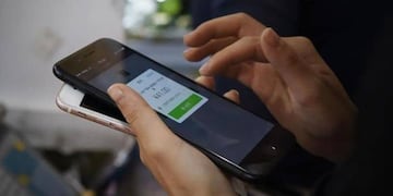 Buscan un celular en Viedma por las fotos con su hijo fallecido