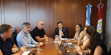 Reunión entre el Centro Comercial y el Municipio para renovar las veredas de Bv. Santa Fe