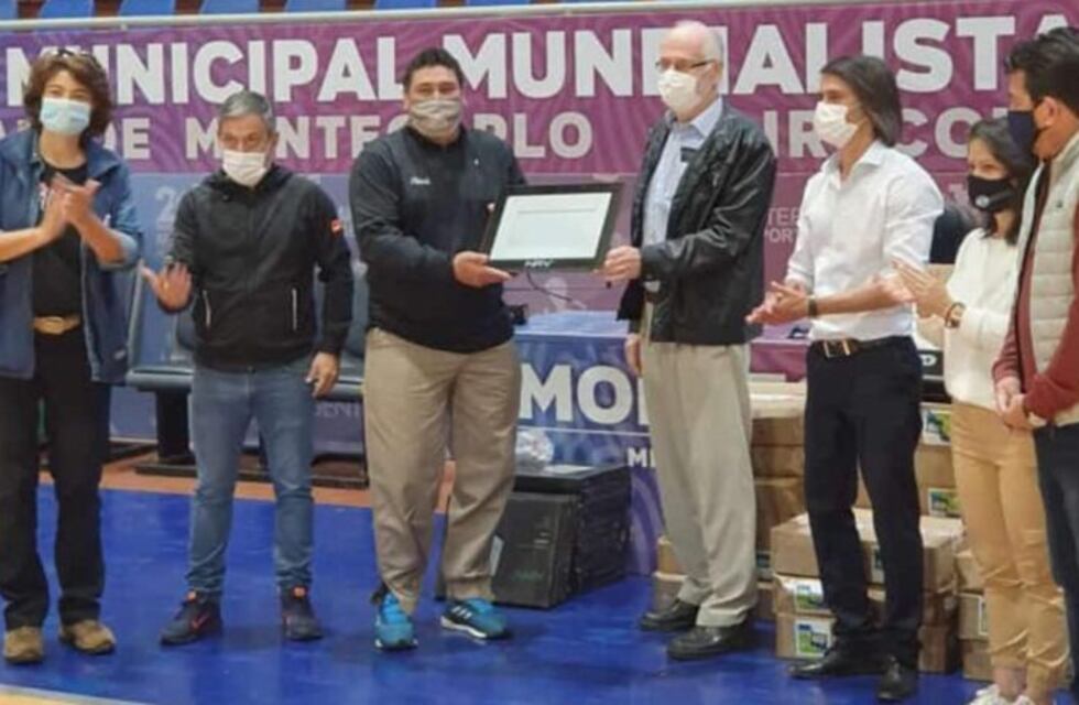 Montecarlo: Guillermo Aicheler entregó elementos lumínicos