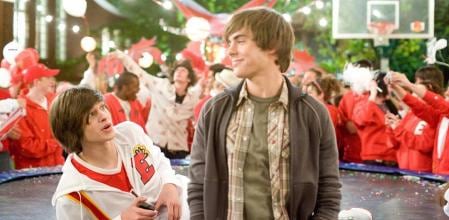 Matt Prokop con Zac Efron en High School Musical.
