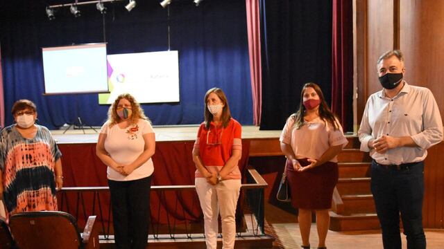 La secretaria de los Derechos de la Niñez, Adolescencia y Familia de la Provincia, Patricia Chialvo, participó de un encuentro departamental en el Cine Belgrano.
