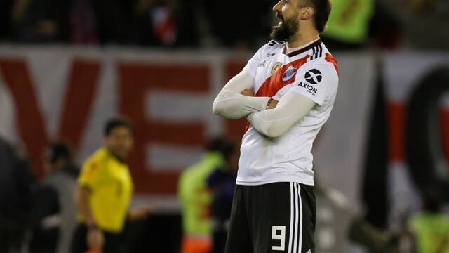 Pratto, a pesar de estar lesionado, tiene fuertes pretendientes para continuar en el país (AP)