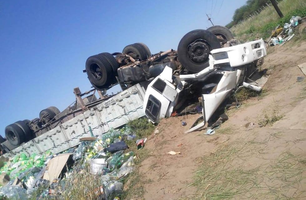 Imágenes impactantes del choque frontal entre dos camiones en la ruta 188 en Alvear