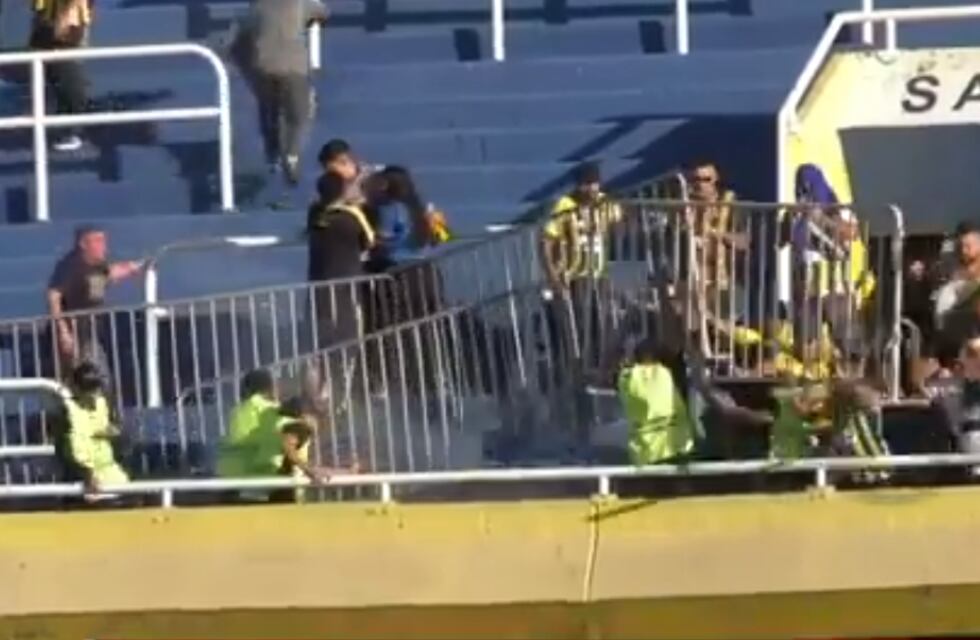 Disturbios entre hinchas de Rosario Central y Peñarol al inicio de Copa Libertadores