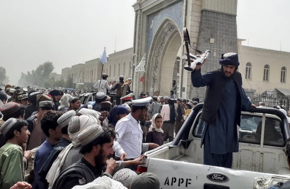 Los talibanes llegaron a Kabul y tomaron el palacio presidencial