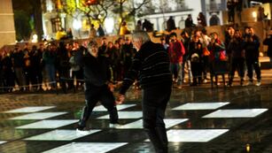 Muchas gente y mucha onda en la Plaza España.