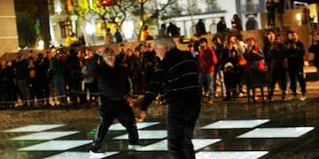 Muchas gente y mucha onda en la Plaza España.