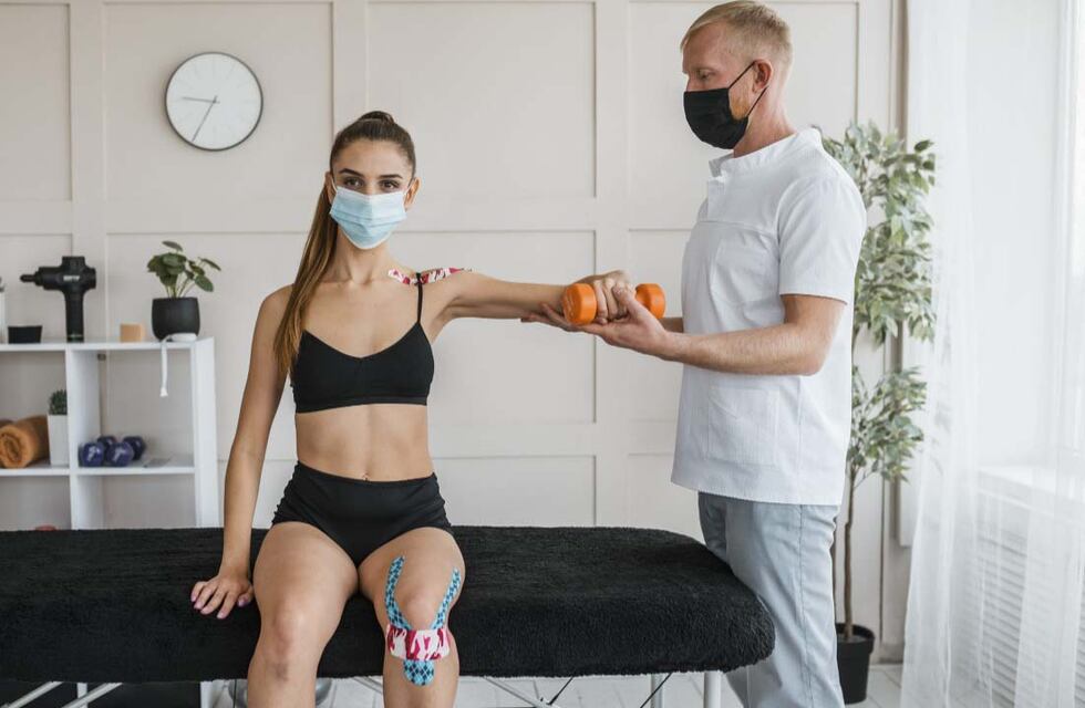 Charla sobre fisioterapeutas franceses y terapia física en la Sociedad Francesa de Tres Arroyos