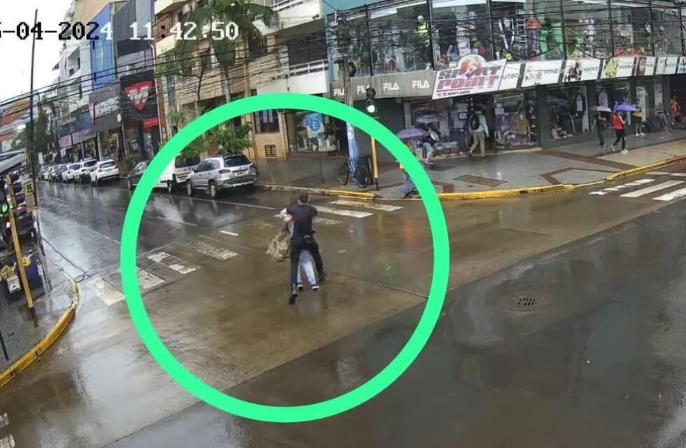 Arrestan a un joven por robar ropa y agredir a un policía con un martillo en Posadas