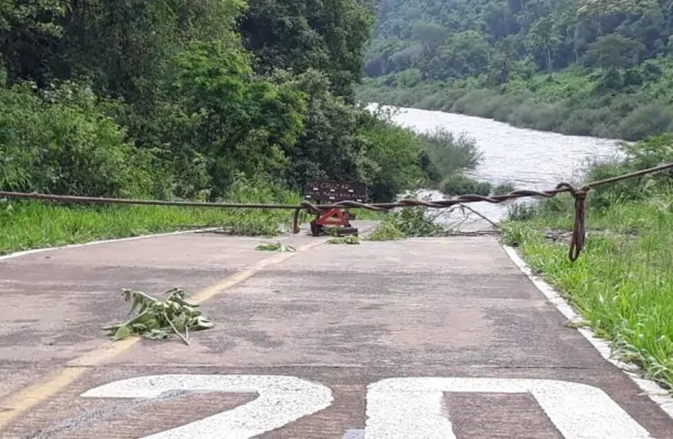El puente Yabotí inhabilitado por la reciente crecida