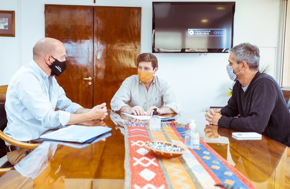 El Gobernador recibió a los concejales Branca y Romano, para analizar la situación de la Cooperativa “Nuestro Techo”