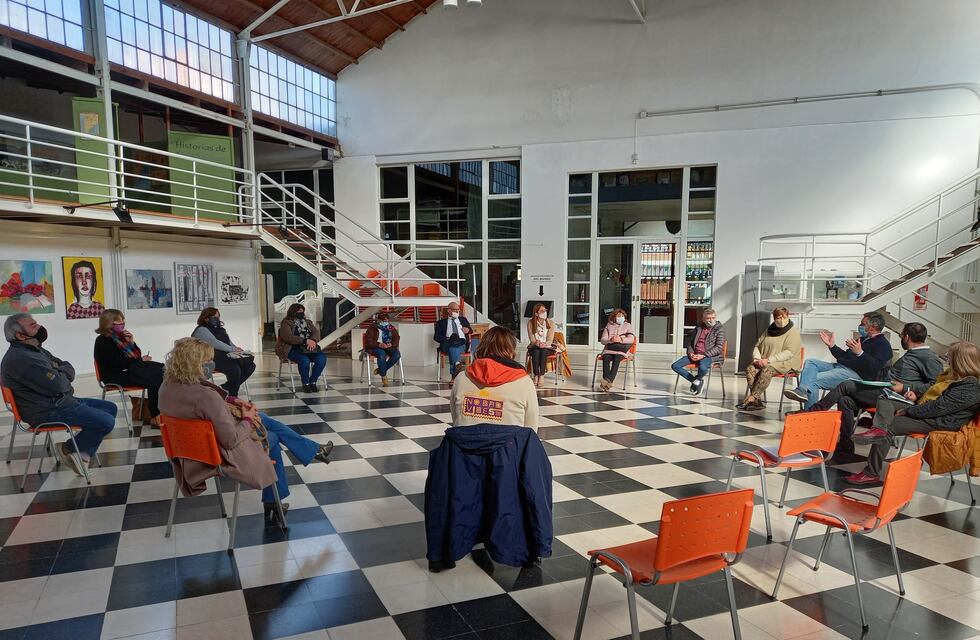 Reunión sobre tecnicaturas en turismo