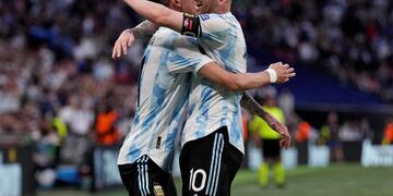 Ángel Di María confesó que hace los asados en la casa de Lionel Messi. (AP Photo/Matt Dunham)