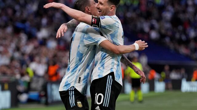 Ángel Di María confesó que hace los asados en la casa de Lionel Messi. (AP Photo/Matt Dunham)