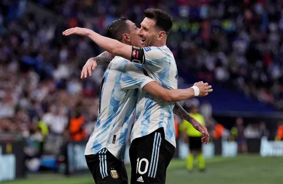 La insólita “publicidad” de Ángel Di María y los chats picantes de Lionel Messi