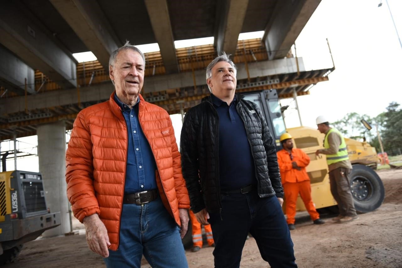 Campaña. Juan Schiaretti y Martín Llaryora recorrieron este sábado la obra de la avenida de Circunvalación en Río Cuarto, la obra más importante de la historia de la ciudad, según dijo el gobernador.