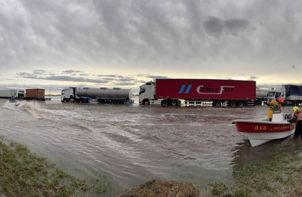 Cómo está la autopista Rosario-Buenos Aires tras el temporal: cortes, desvíos y rutas alternativas