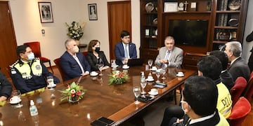 Jaldo se reunió con la plana mayor de la policía de la provincia