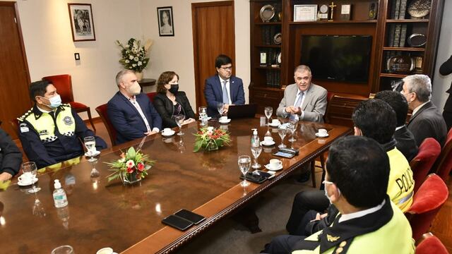 Jaldo se reunió con la plana mayor de la policía de la provincia