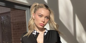 Lana Rhoades posó con todos los conjuntos de lencería de su colección para San Valentín.