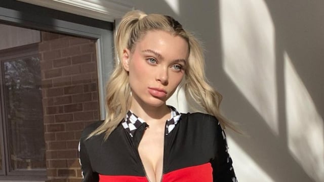 Con lencería, corset y pezoneras de corazón, Lana Rhoades compartió una jugada producción.