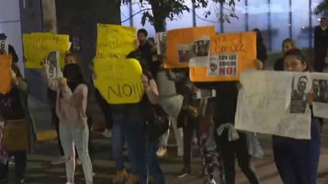 Familiares de las presuntas víctimas exigieron la inmediata encarcelación del acusado.