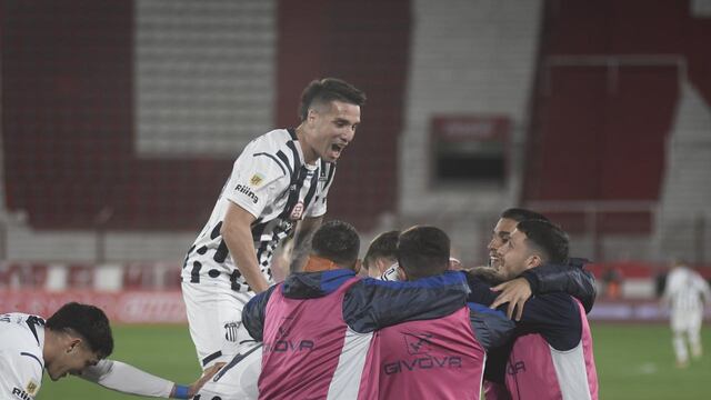 Talleres le ganó a Huracán y sigue firme como escolta. Enfrentará al campeón River por Copa Argentina (Federico López Claro)