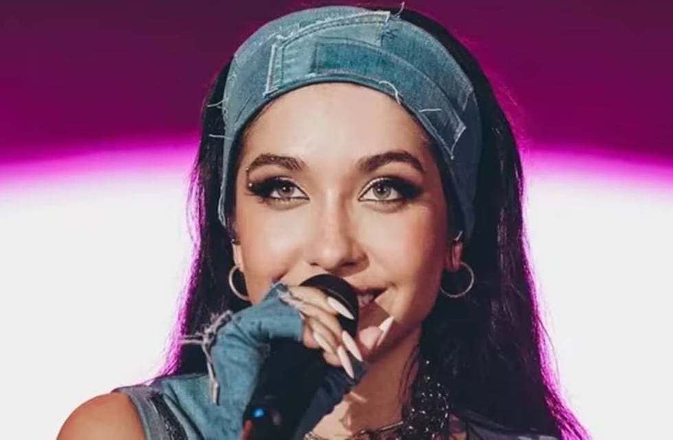 El accesorio favorito de María Becerra que se volvió imprescindible en sus looks y que ahora vende