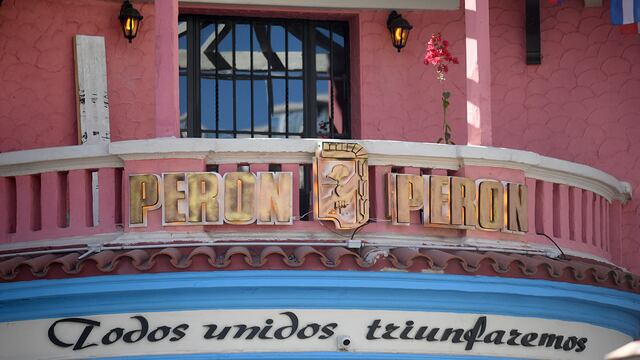 Cómo es el bar Perón Perdón que funciona en la ciudad de Córdoba.