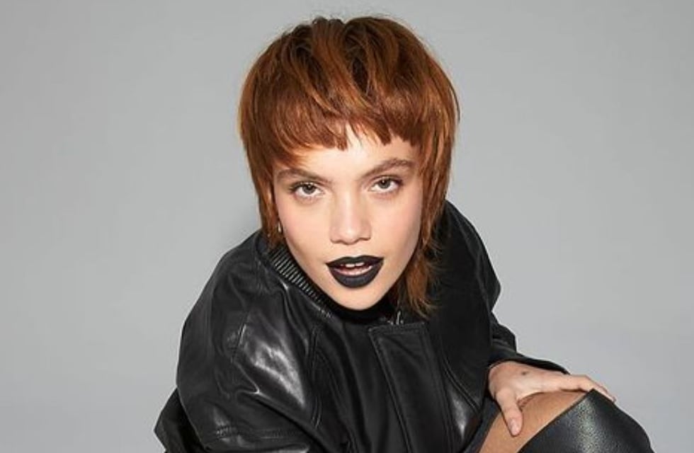 Martina Cariddi al destape: posó en lencería negra y mostró sus axilas sin depilar